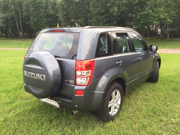 Suzuki Grand Vitara серый