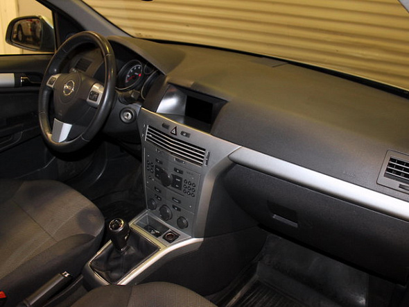 Фото Опель Астра 2011 цена 449000 руб. Фото Опель Астра 2011 цена 449000 руб.