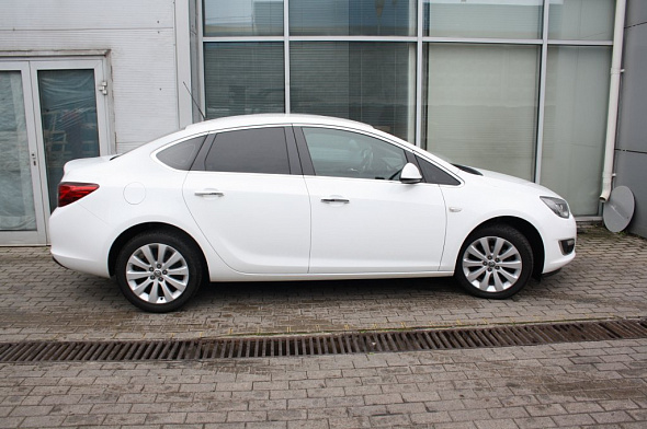 Фото Опель Астра 2013 цена 650000 руб.